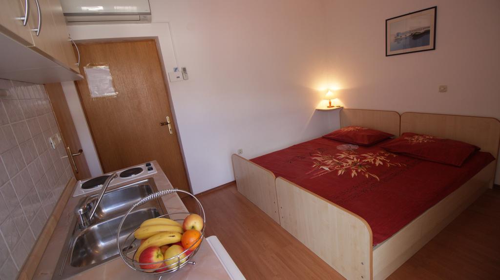 Apartments Ivka Omiš Zimmer foto